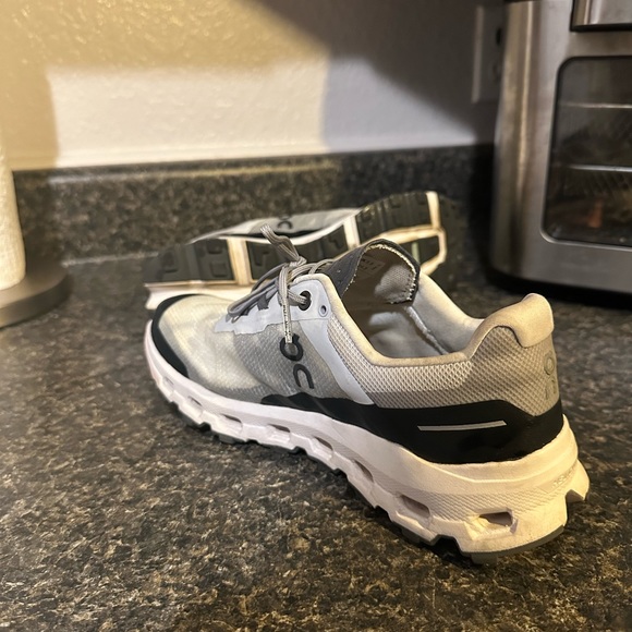 On clouds - Picture 2 of 3